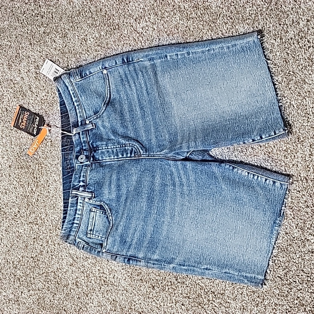 Jag cut off jeans